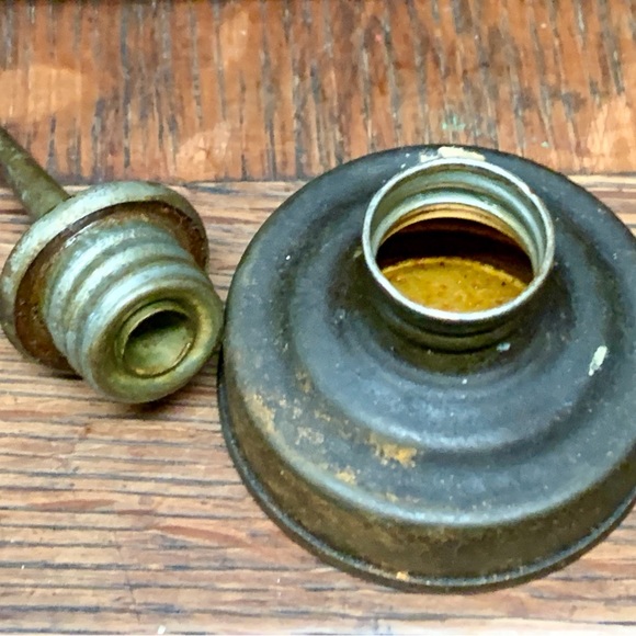 Antique Home Use Metal Straight Standard Spout Oil Can - Picture 14 of 14